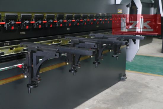 10mm لوحة CNC الانحناء آلة الصحافة لمدة 4 متر طويلة